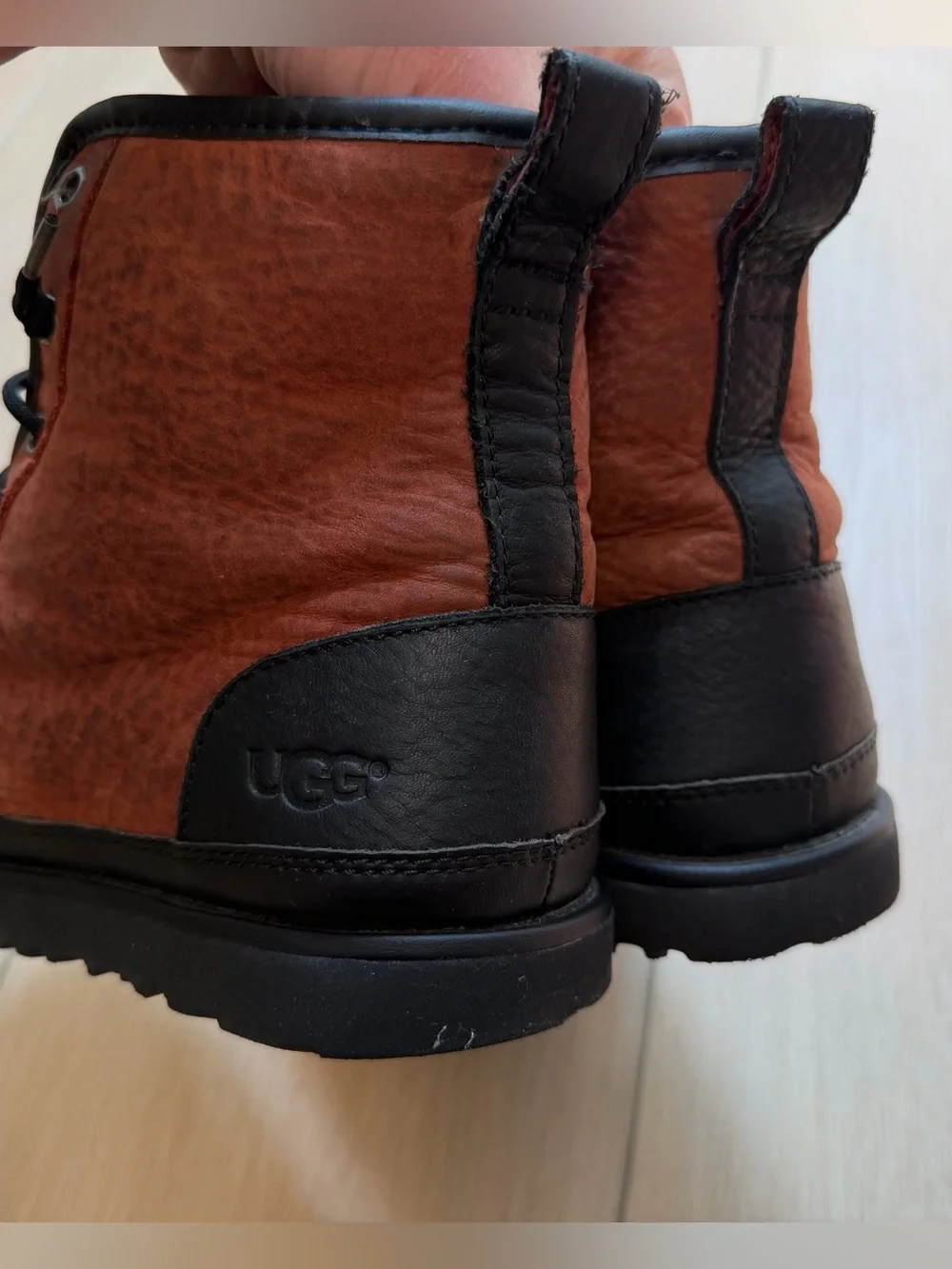 Men’s UGG Harkley Boots size 6